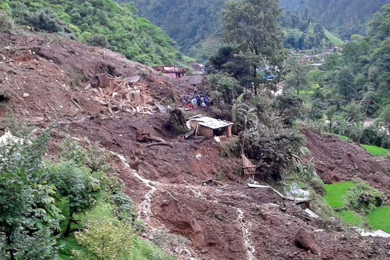 पहिरोले टहरो पुरिँदा भक्तपुरमा ३ को मृत्यु 